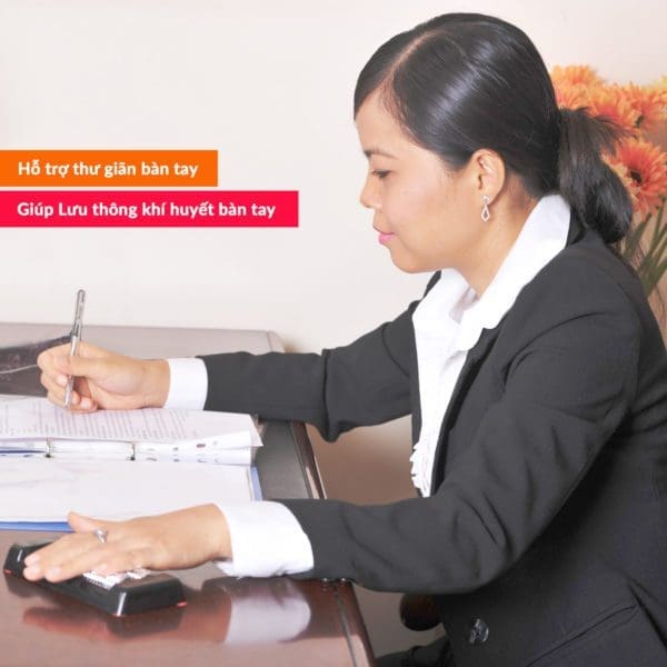 Minh hoạ bàn lăn tay massage YMS04
